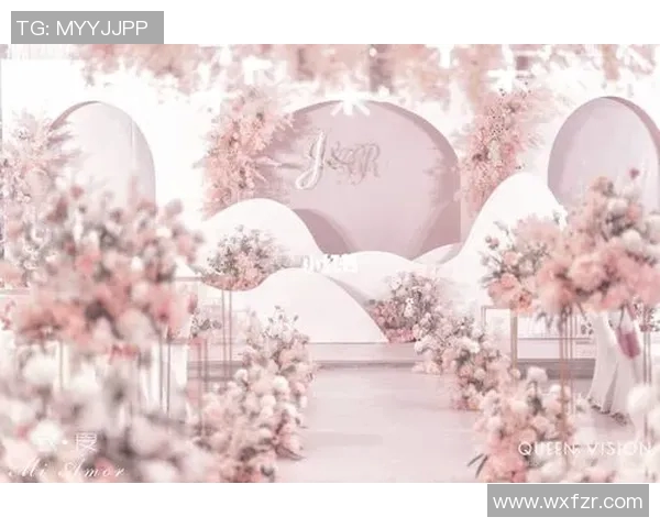 梦幻粉色系足球球星墙布打造激情与浪漫交织的独特空间魅力